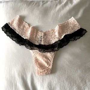 VS Lace Thong, Size O/S